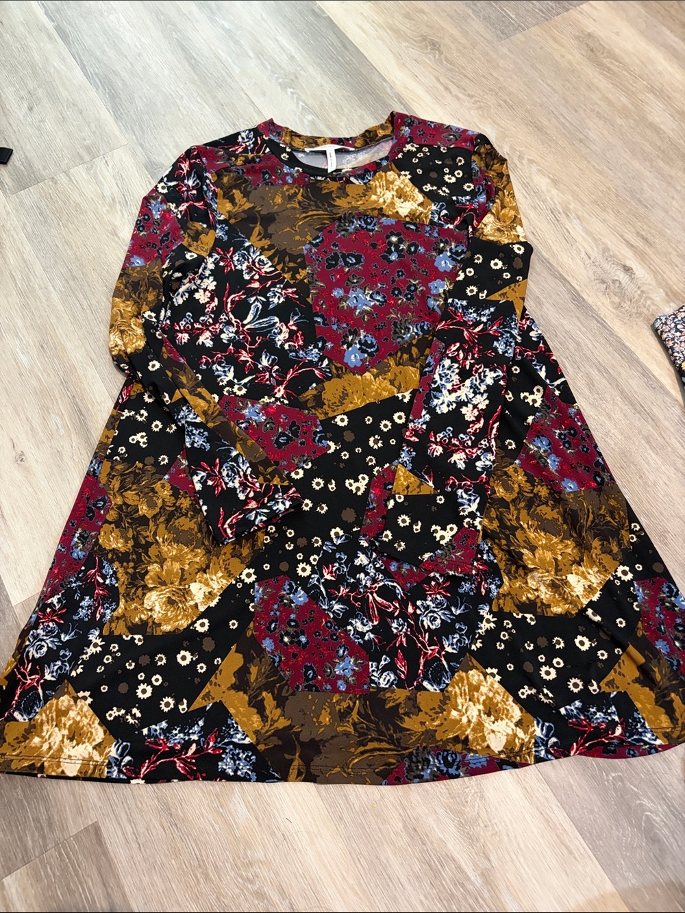BCBGeneration Burgundy Floral Velvet Long Sleeve Swing Dress - Picture 2 of 5